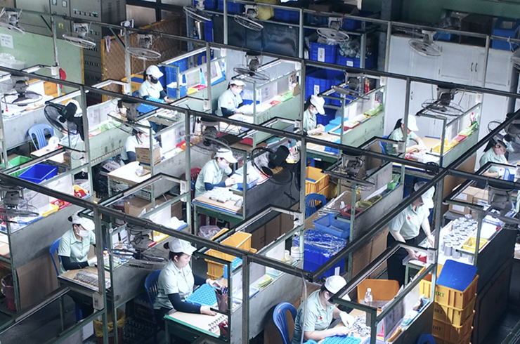 Final quality control through visual inspection and packaging.