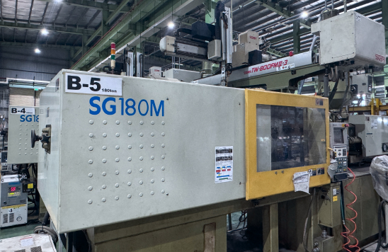 Injection molding 50t~180t