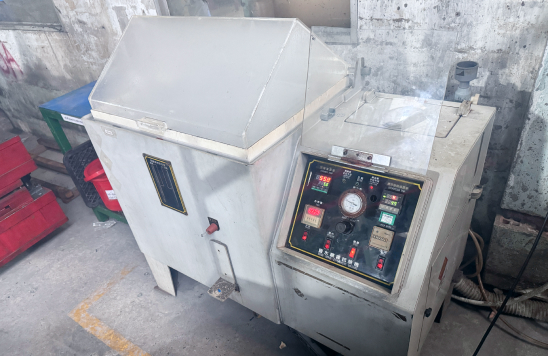 Salt spray testing machine